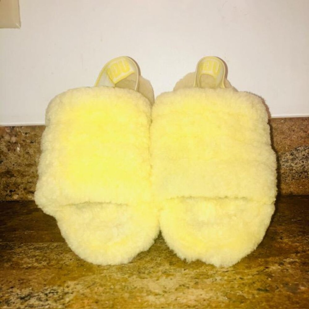 💛 UGG Fluff Yeah Chunky Wedge  Slippers Slides Sandals Sz 7 NEVER WORN OUTSIDE